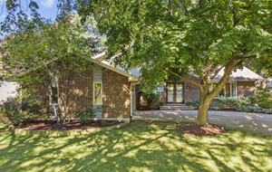 Charming Naperville Haven Near Downtown - Naperville, Illinois