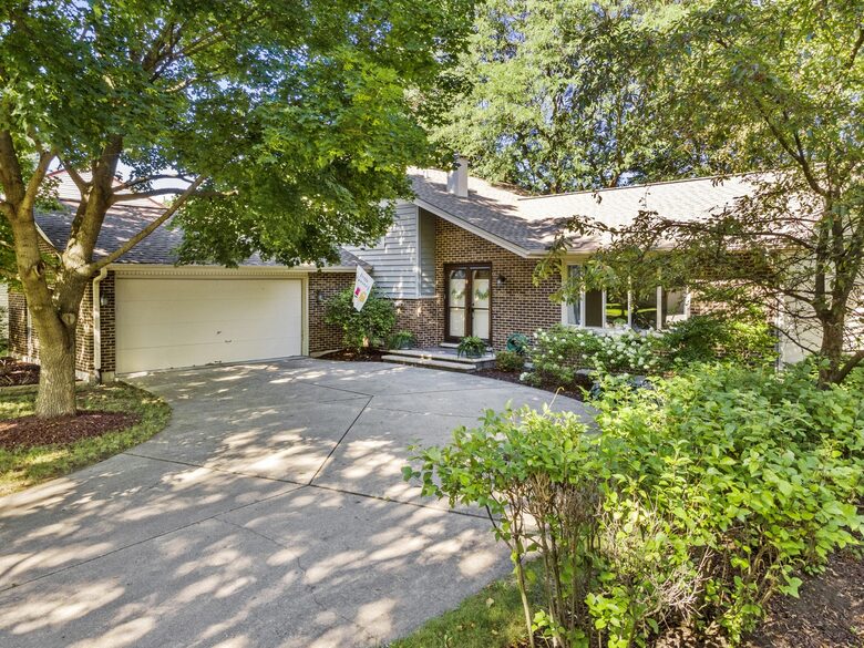 Charming Naperville Haven Near Downtown - Naperville, Illinois