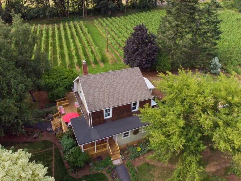 Modern Comfort Meets Vintage Charm in Oregon Wine Country - Newberg, Oregon