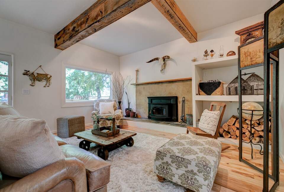 Modern Comfort Meets Vintage Charm in Oregon Wine Country - Newberg, Oregon