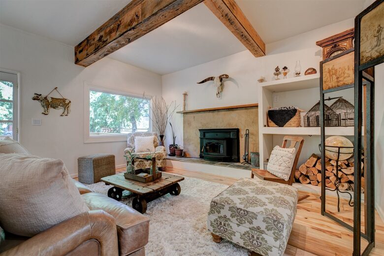 Modern Comfort Meets Vintage Charm in Oregon Wine Country - Newberg, Oregon