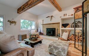Modern Comfort Meets Vintage Charm in Oregon Wine Country - Newberg, Oregon