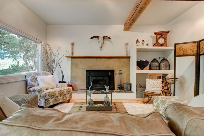 Modern Comfort Meets Vintage Charm in Oregon Wine Country - Newberg, Oregon