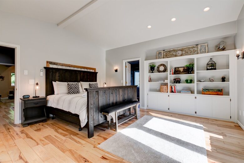 Modern Comfort Meets Vintage Charm in Oregon Wine Country - Newberg, Oregon
