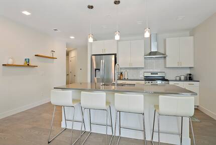 Bright Retreat with Rocky Mountain Backdrop - Denver, Colorado