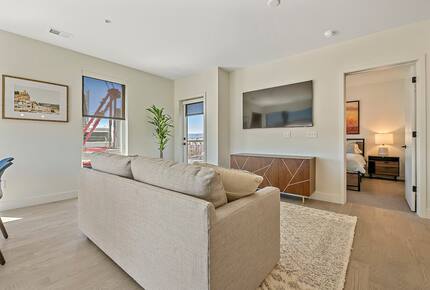 Bright Retreat with Rocky Mountain Backdrop - Denver, Colorado