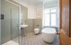 Turreted Luxury by the Sea in Isle of Wight - Totland Bay, Isle of Wight, United Kingdom