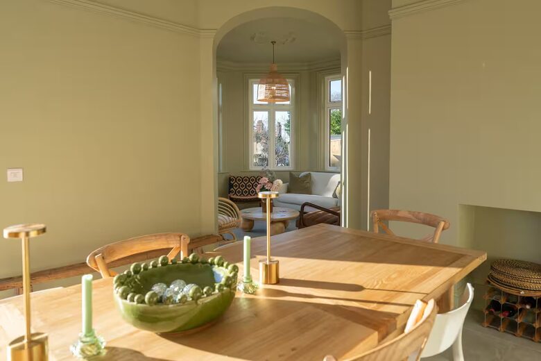 Turreted Luxury by the Sea in Isle of Wight - Totland Bay, Isle of Wight, United Kingdom