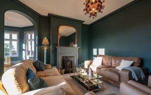 Turreted Luxury by the Sea in Isle of Wight - Totland Bay, Isle of Wight, United Kingdom