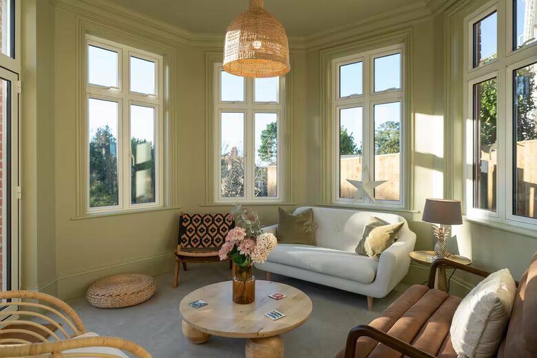 Turreted Luxury by the Sea in Isle of Wight - Totland Bay, Isle of Wight, United Kingdom
