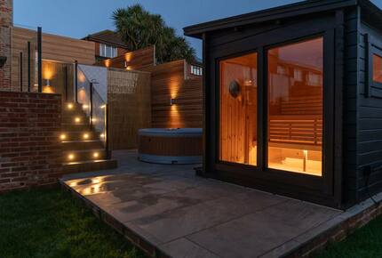 Turreted Luxury by the Sea in Isle of Wight - Totland Bay, Isle of Wight, United Kingdom