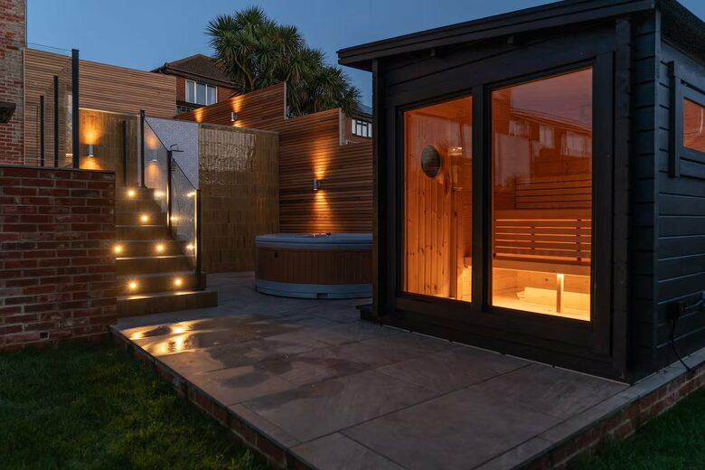 Turreted Luxury by the Sea in Isle of Wight - Totland Bay, Isle of Wight, United Kingdom