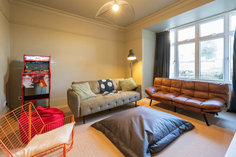 Turreted Luxury by the Sea in Isle of Wight - Totland Bay, Isle of Wight, United Kingdom