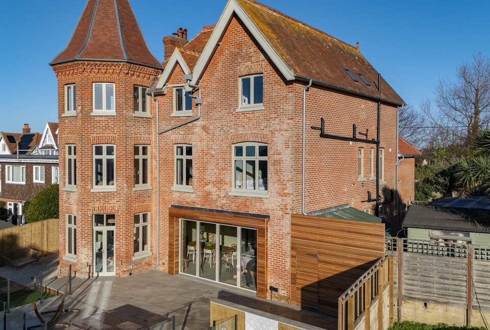 Turreted Luxury by the Sea in Isle of Wight - Totland Bay, Isle of Wight, United Kingdom