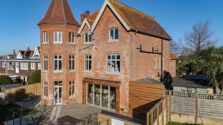 Turreted Luxury by the Sea in Isle of Wight - Totland Bay, Isle of Wight, United Kingdom