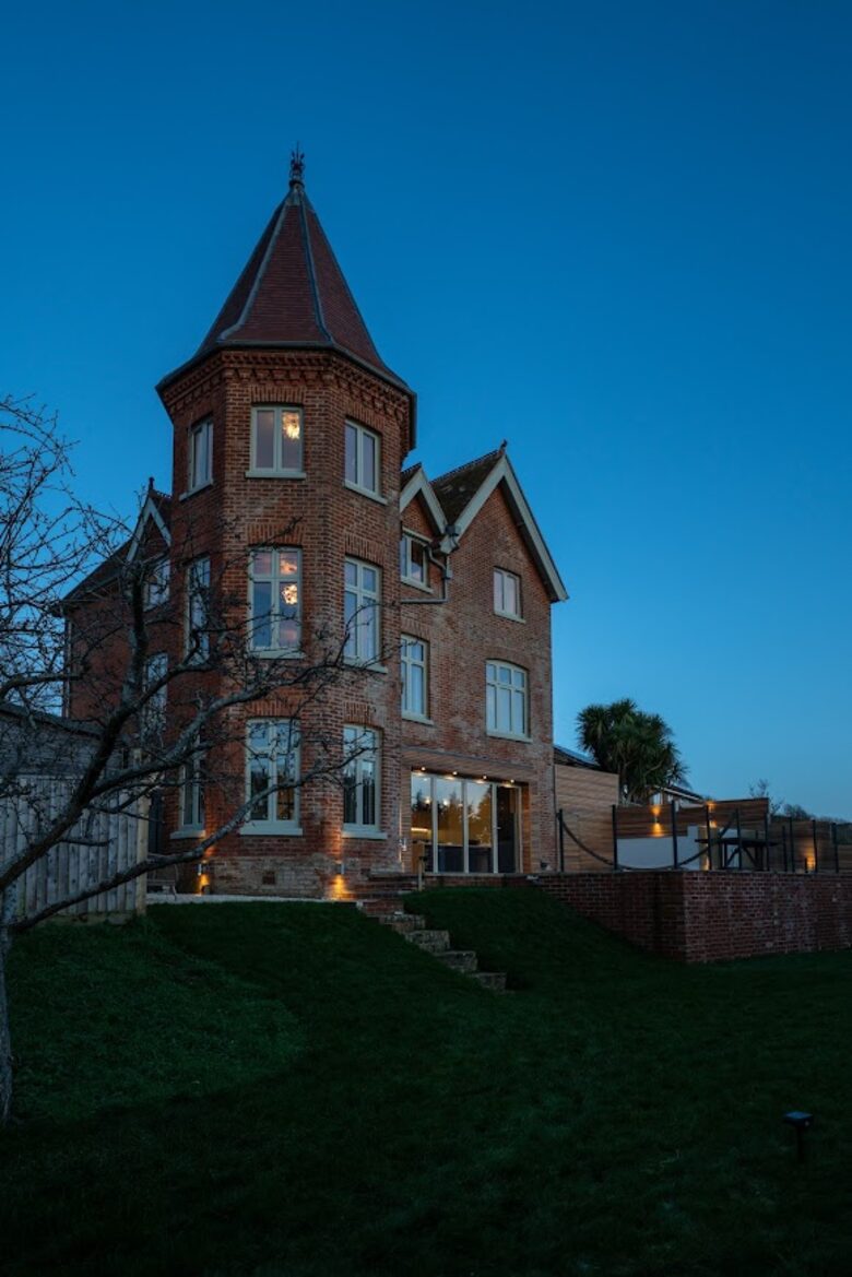 Turreted Luxury by the Sea in Isle of Wight - Totland Bay, Isle of Wight, United Kingdom