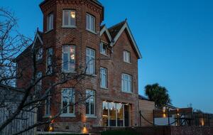 Turreted Luxury by the Sea in Isle of Wight - Totland Bay, Isle of Wight, United Kingdom