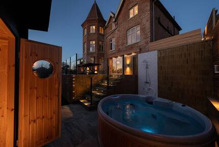 Turreted Luxury by the Sea in Isle of Wight - Totland Bay, Isle of Wight, United Kingdom