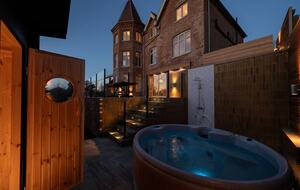 Turreted Luxury by the Sea in Isle of Wight - Totland Bay, Isle of Wight, United Kingdom
