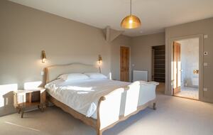 Turreted Luxury by the Sea in Isle of Wight - Totland Bay, Isle of Wight, United Kingdom
