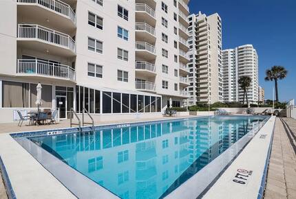 Cozy Oceanfront Escape in Daytona Beach Shores - Daytona Beach Shores, Florida