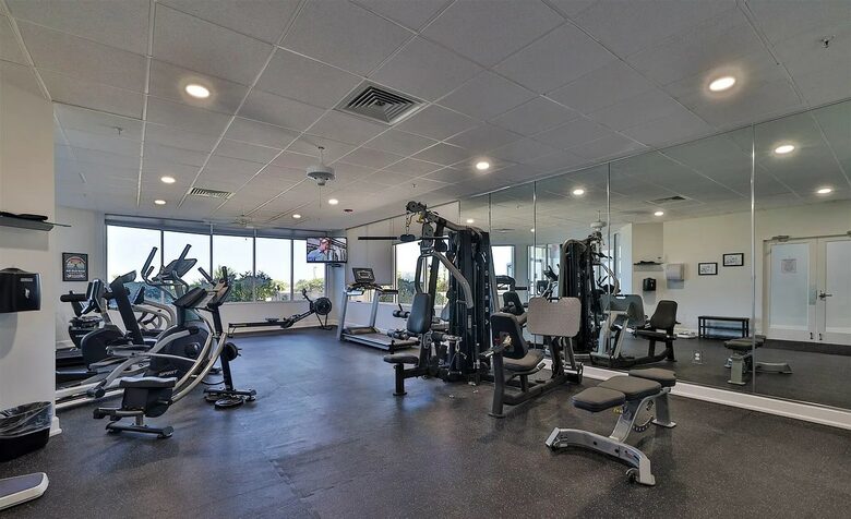 Cozy Oceanfront Escape in Daytona Beach Shores - Daytona Beach Shores, Florida