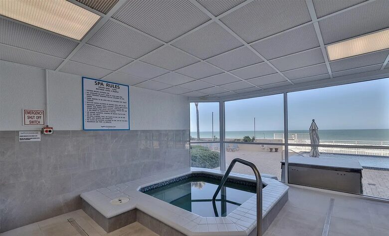 Cozy Oceanfront Escape in Daytona Beach Shores - Daytona Beach Shores, Florida