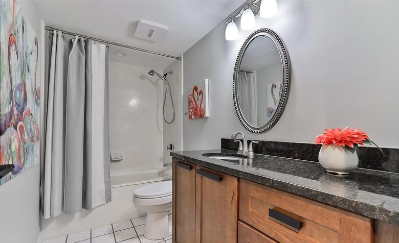 Cozy Oceanfront Escape in Daytona Beach Shores - Daytona Beach Shores, Florida
