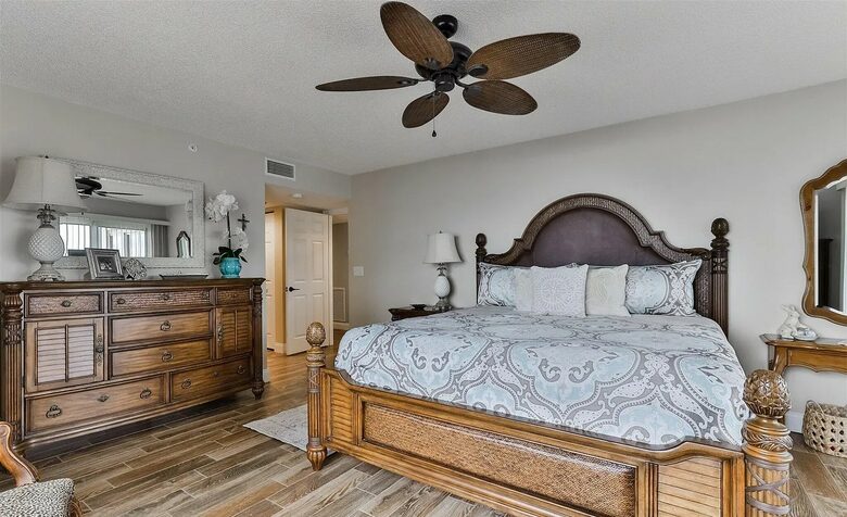 Cozy Oceanfront Escape in Daytona Beach Shores - Daytona Beach Shores, Florida