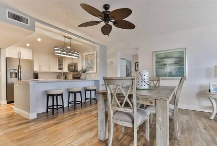 Cozy Oceanfront Escape in Daytona Beach Shores - Daytona Beach Shores, Florida