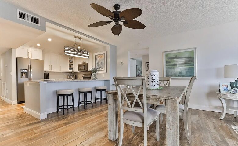 Cozy Oceanfront Escape in Daytona Beach Shores - Daytona Beach Shores, Florida