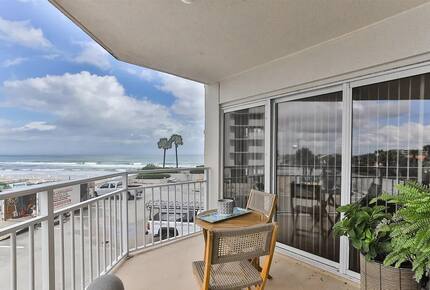 Cozy Oceanfront Escape in Daytona Beach Shores - Daytona Beach Shores, Florida