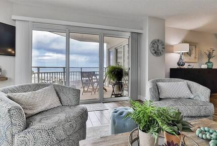 Cozy Oceanfront Escape in Daytona Beach Shores - Daytona Beach Shores, Florida