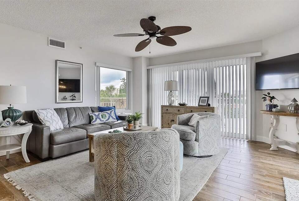Cozy Oceanfront Escape in Daytona Beach Shores - Daytona Beach Shores, Florida