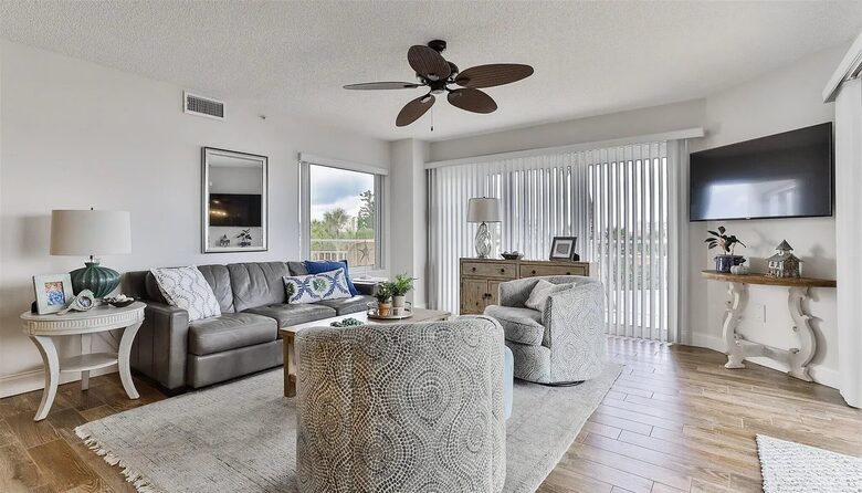 Cozy Oceanfront Escape in Daytona Beach Shores - Daytona Beach Shores, Florida