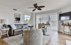 Cozy Oceanfront Escape in Daytona Beach Shores - Daytona Beach Shores, Florida