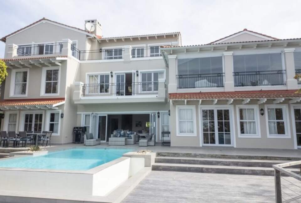Luxury 5 bedroom House with Stunning Views on a Secure Country Estate - Plettenberg Bay, South Africa