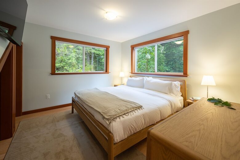 Tranquil Hideaway Near Tofino’s Best Beaches - Tofino, Canada