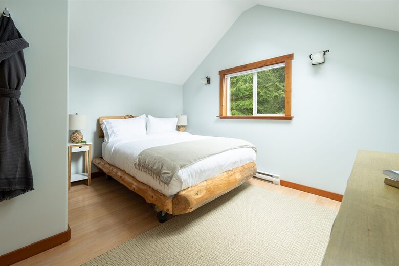 Tranquil Hideaway Near Tofino’s Best Beaches - Tofino, Canada