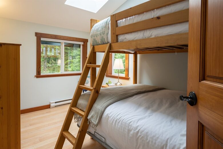 Tranquil Hideaway Near Tofino’s Best Beaches - Tofino, Canada