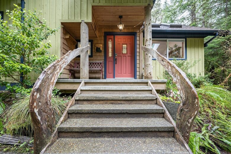 Tranquil Hideaway Near Tofino’s Best Beaches - Tofino, Canada