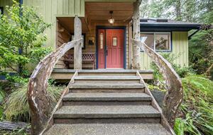 Tranquil Hideaway Near Tofino’s Best Beaches - Tofino, Canada