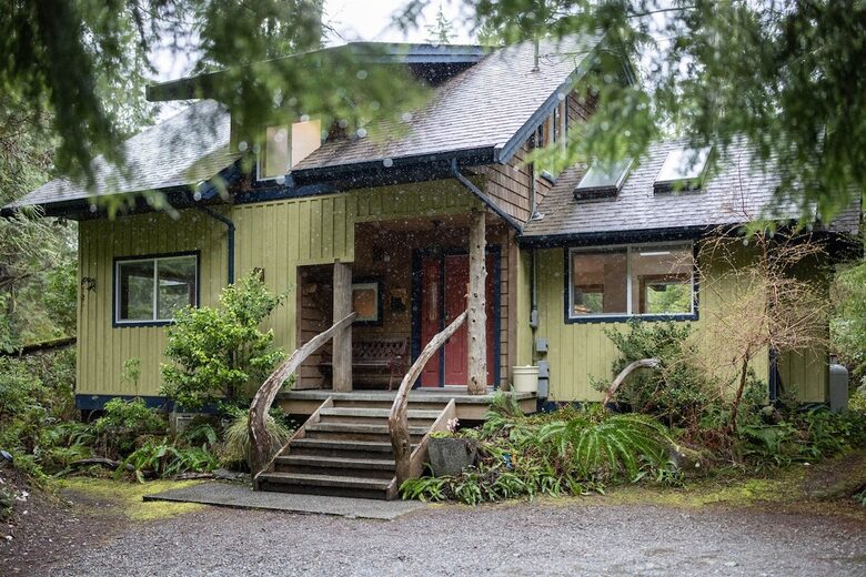 Tranquil Hideaway Near Tofino’s Best Beaches - Tofino, Canada