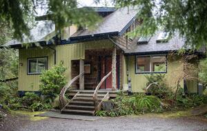 Tranquil Hideaway Near Tofino’s Best Beaches - Tofino, Canada