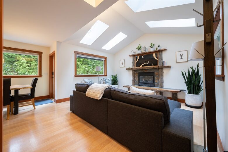 Tranquil Hideaway Near Tofino’s Best Beaches - Tofino, Canada