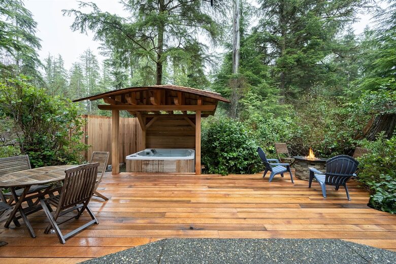 Tranquil Hideaway Near Tofino’s Best Beaches - Tofino, Canada