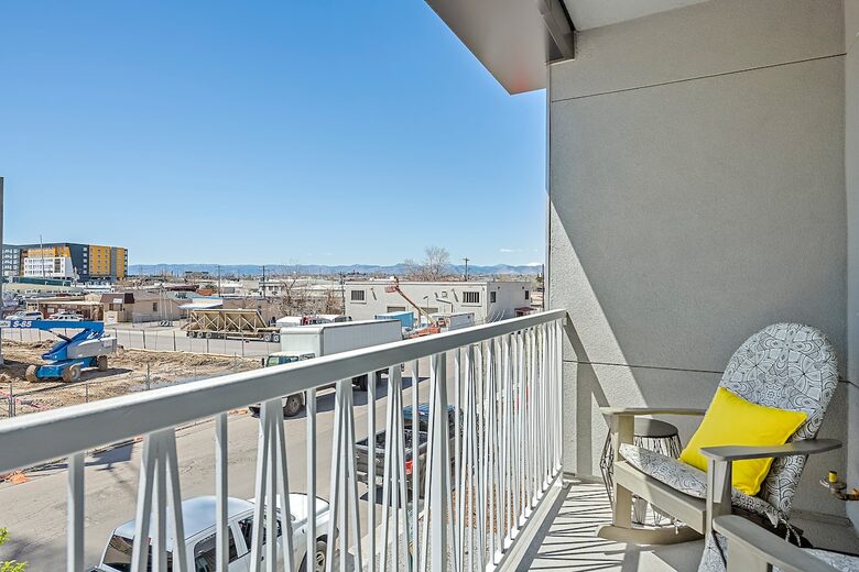 Bright Retreat with Rocky Mountain Backdrop - Denver, Colorado