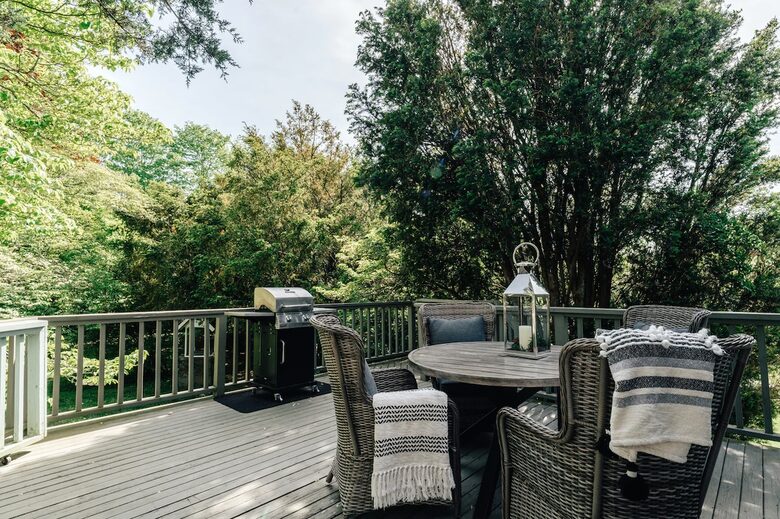 Historic Farm Stay with Forest Trails & Pasture Views - North Stonington, Connecticut