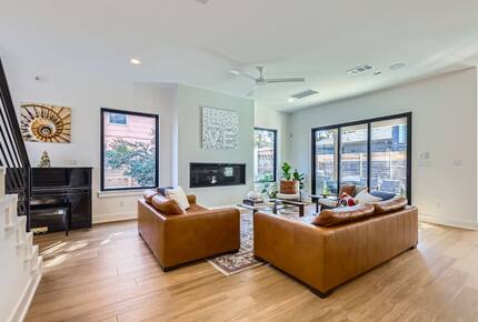 Ivory Farmhouse: Modern Comfort in Historic Georgetown - Georgetown, Texas