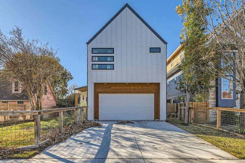 Ivory Farmhouse: Modern Comfort in Historic Georgetown - Georgetown, Texas